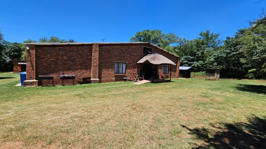 8 Bedroom Property for Sale in Skeerpoort North West